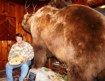 Brown Bear Guides with Havalon Know-How with Tom Carlson