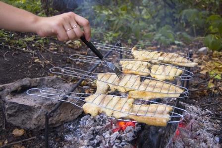 Bass-fishing-tips-cooking-bass-over-campfire